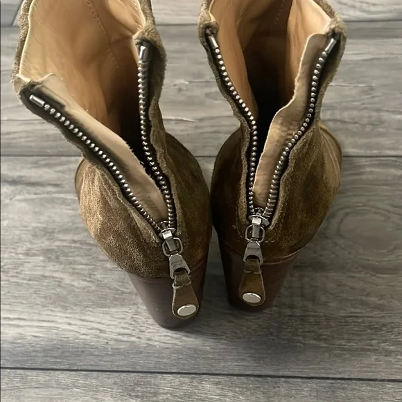 Rag and bone Women's Suede Ankle Boots - khaki color
Used but good condition - Picture 5 of 8